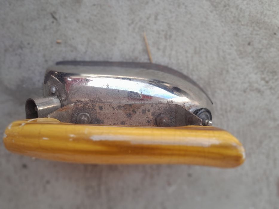 Fier de călcat vechi