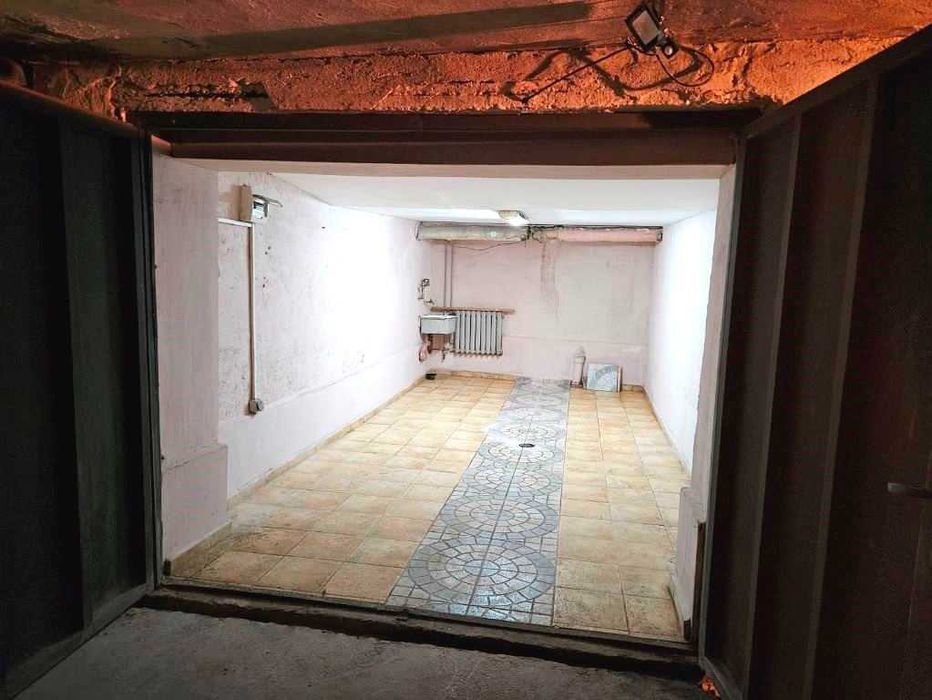 Дава се под наем Гараж / Паркомясто в София, Лозенец - 19 кв.м за 112.2 € - Снимка #3