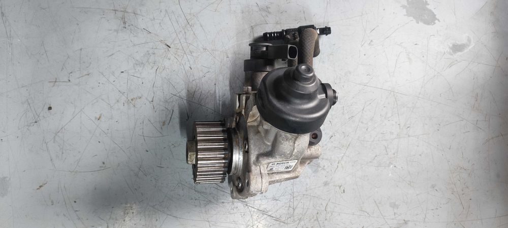 Pompa injectie volkswagen vw touran 2 DFE 2.0 150 cp cod04L130755D