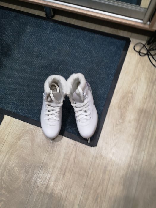 Коньки фигурные для девочки