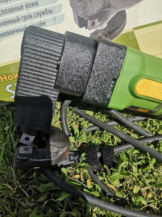 Foarfecă electrică pentru debitat tablă