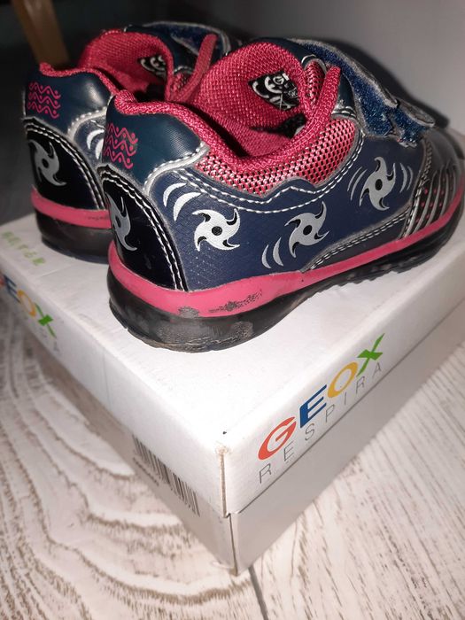 GEOX 22 светещи Геокс