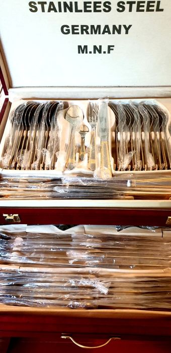 Столовый набор на 12 персон бу.