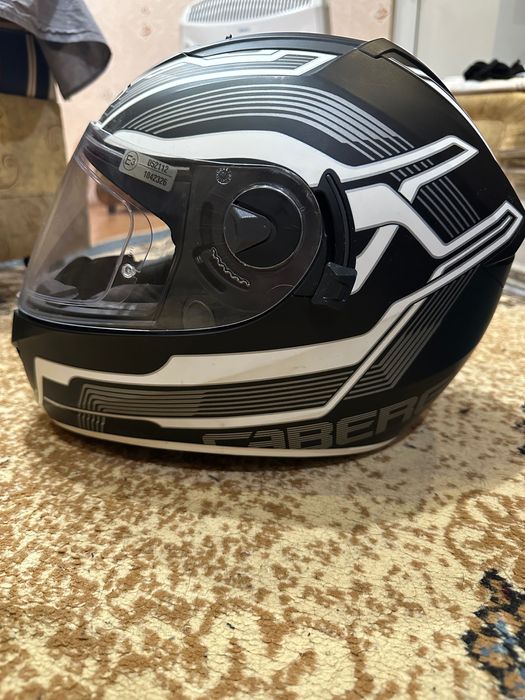 Каска за пистов мотор