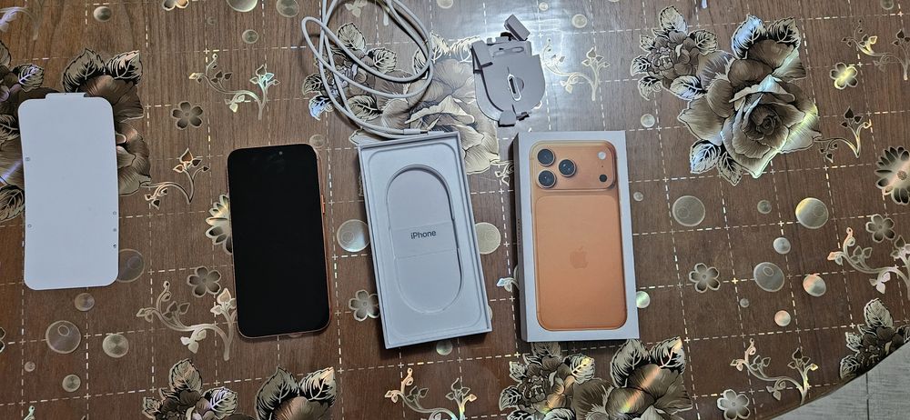 IPhone 17,intact sigilat,rulează perfect,nu este original dar funcționează foarte bine