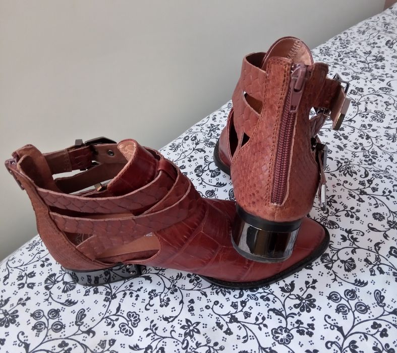 Шикозни обувки на Jeffery Cambell