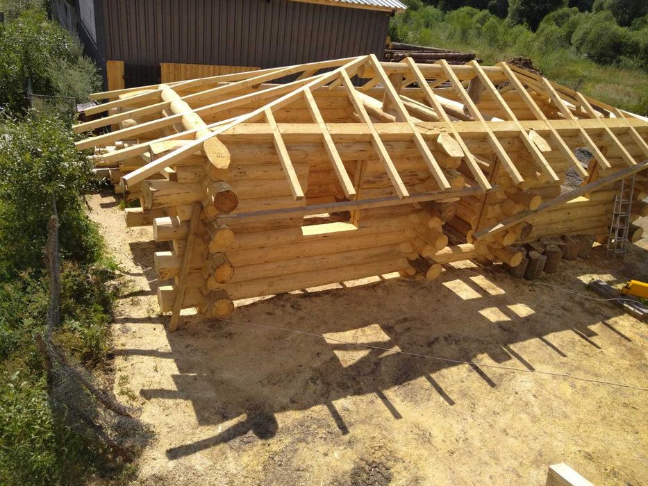 Case cabane lemn rotund (bușteni)