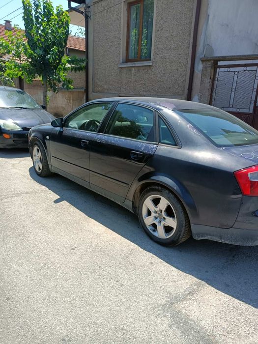 Ауди а4 1.9 131коня тъмно синя