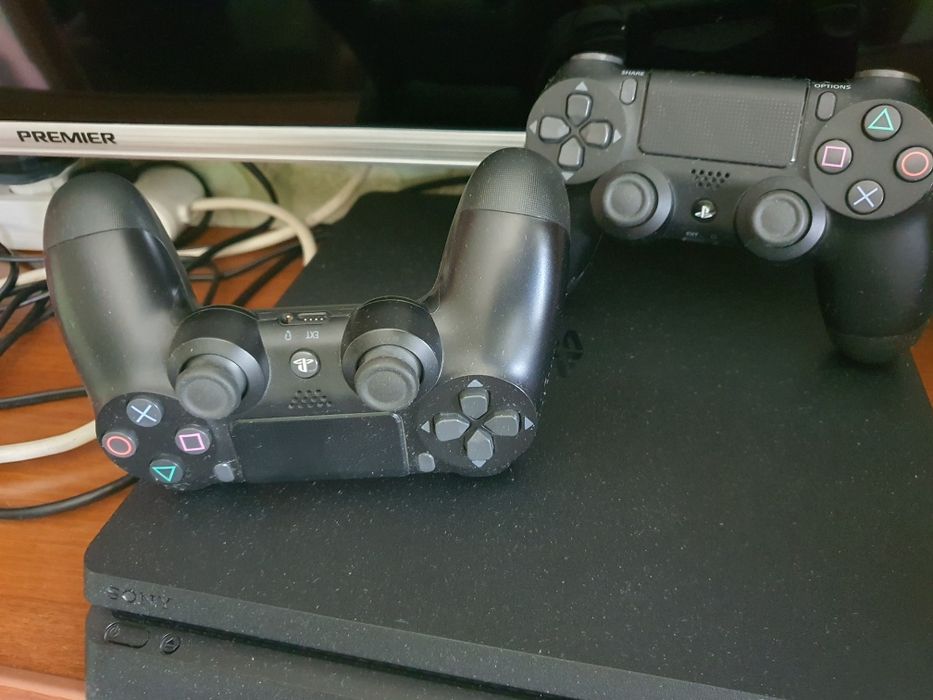 Продам ПлайСтейшен.4 Версия с 2 джойстика .в отличном состоянии. 1 ТБ.
