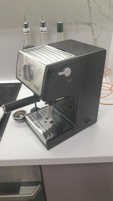 Кофеварка  De'Longhi (Италия)