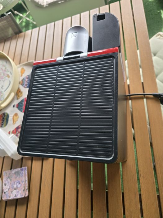 Nespresso DeLonghi cu capsule si spumant pt lapte