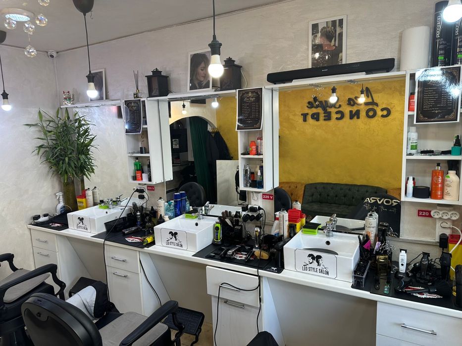 Posturi frizerie si mobilier