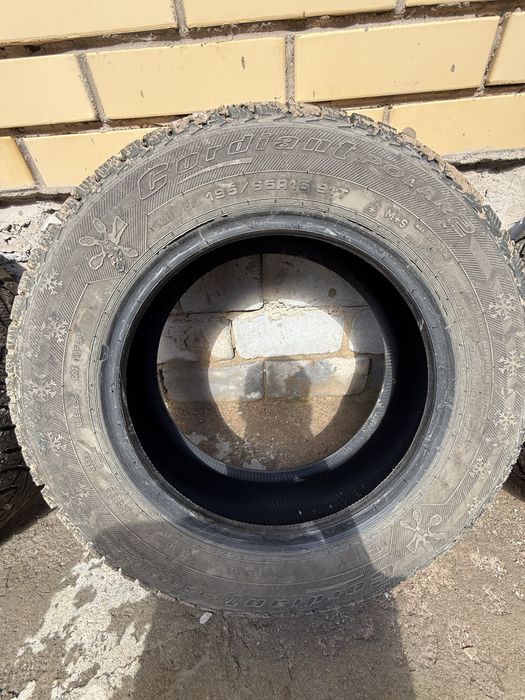 Продам зимние шины