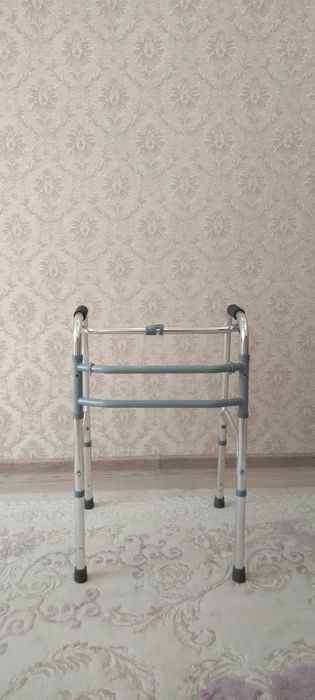 Продам ходунки для инвалидов