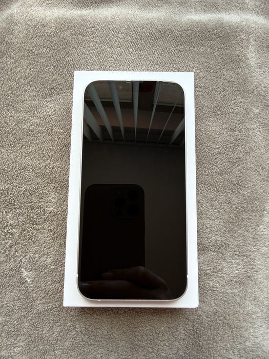 Продавам iphone 14 256 GB, бял като нов