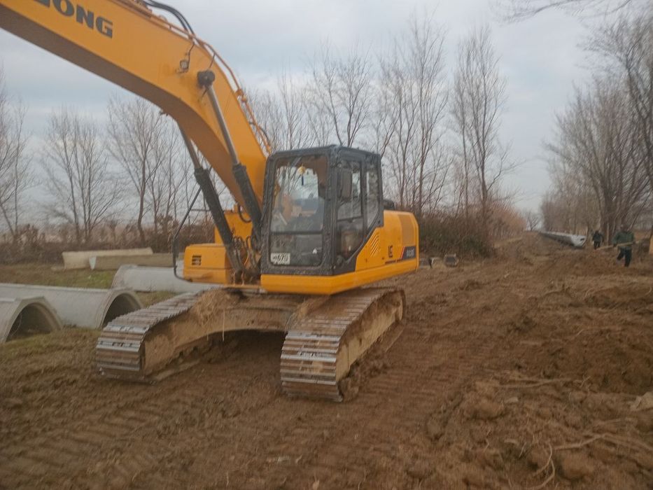 Экскаватор гусиничний. Погрузчик 1.8 лик. Трактор погрузчик 2 дона