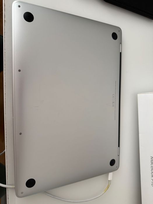 MacBook Pro 13” 2019 i5 / 8GB / 128GB SSD – Fără Touch Bar, Impecabil