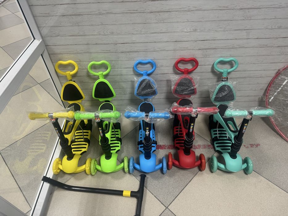 Продам прогулочные коляски и велосипеды самокаты