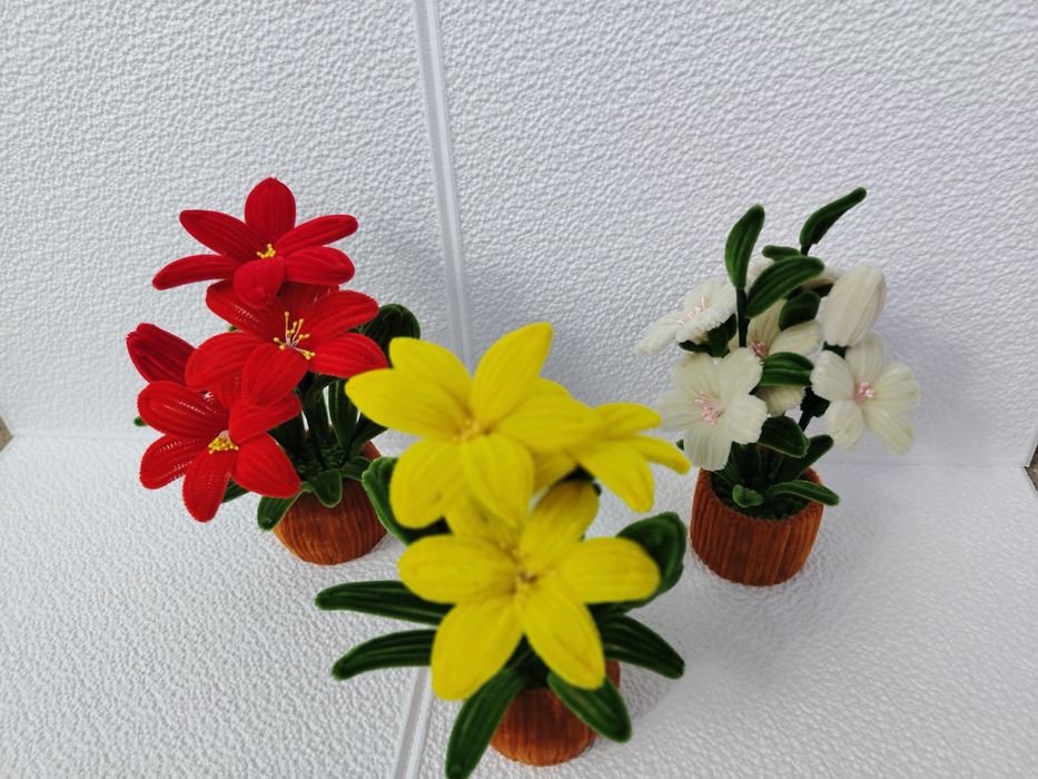 Ръчно изработени пухкави цветя