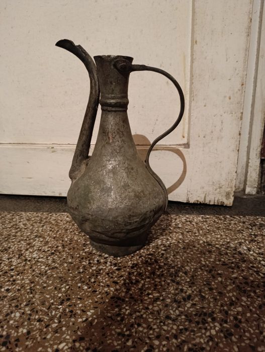 Стара бакърена стомна
