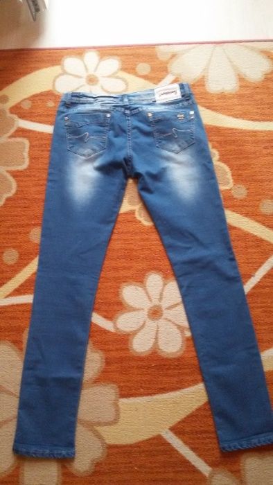 Нови дамски дънки номера 28,29,31