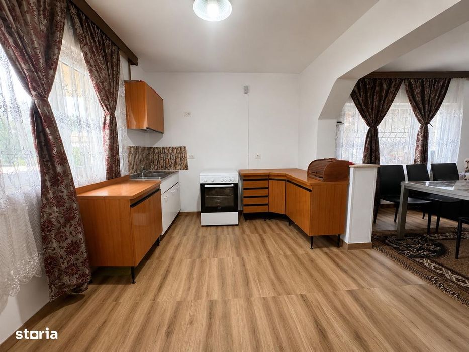 sat MARGINENI, Casa P+1, din 2011 cu 5 camere, 550mp teren,
