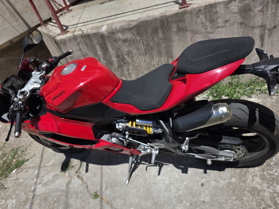 Ducati V2 2025,1680km,3 ani garanție, 16000 euro