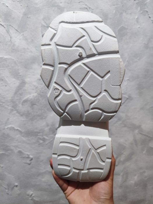 Продам кроссовки