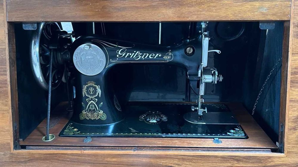 Mașină de cusut GRITZNER vintage - restaurată, funcțională 100%