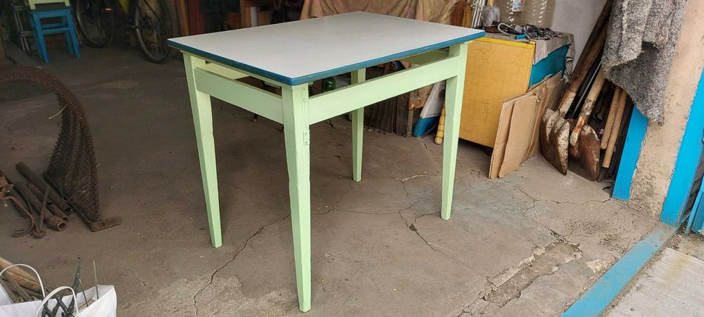 Продам стол кухонный