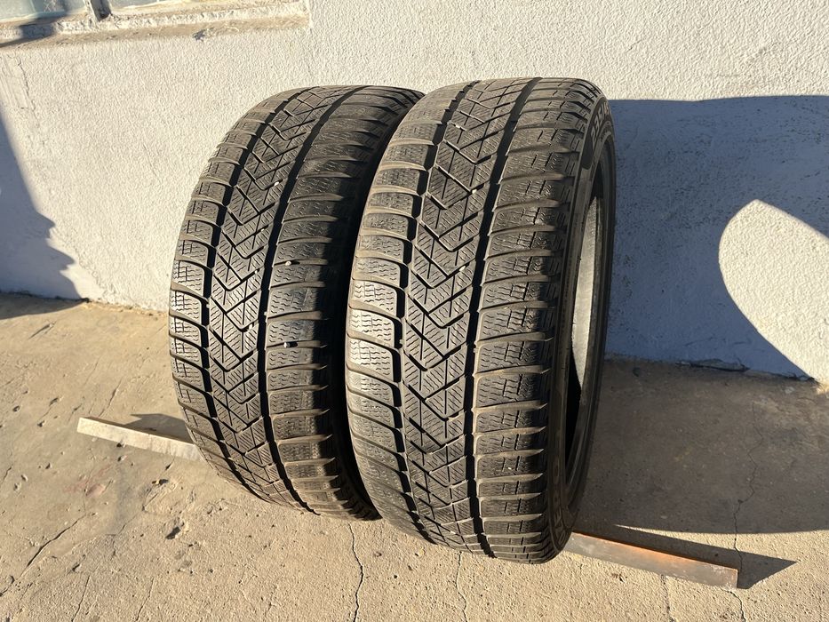 2 бр. зимни гуми 235/45/18 Pirelli DOT 4019 5,5 mm