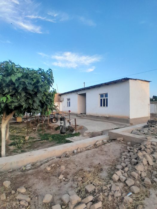 Uchastka katta,salqin,qurilish qilsa bo'ladi