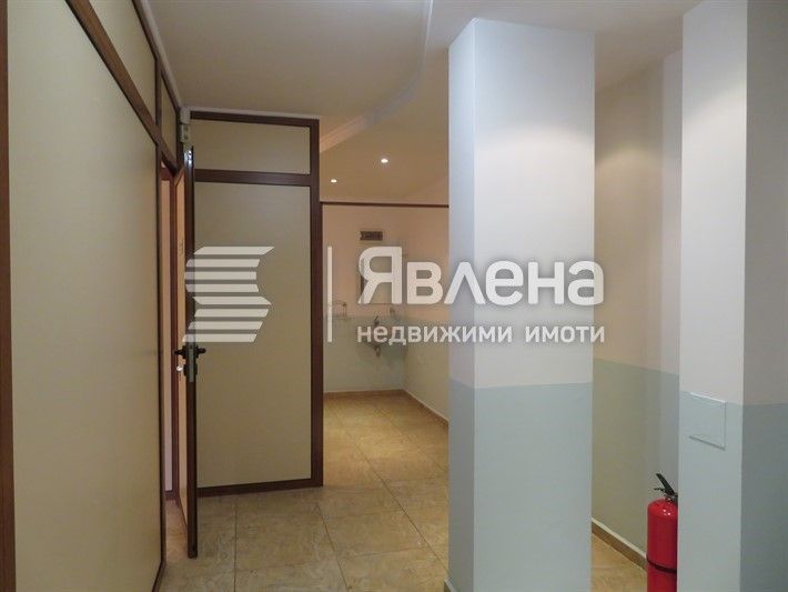 Продава се Тристаен апартамент в София, Докторски паметник - 53 кв.м за 3772 €/кв.м - Снимка #2