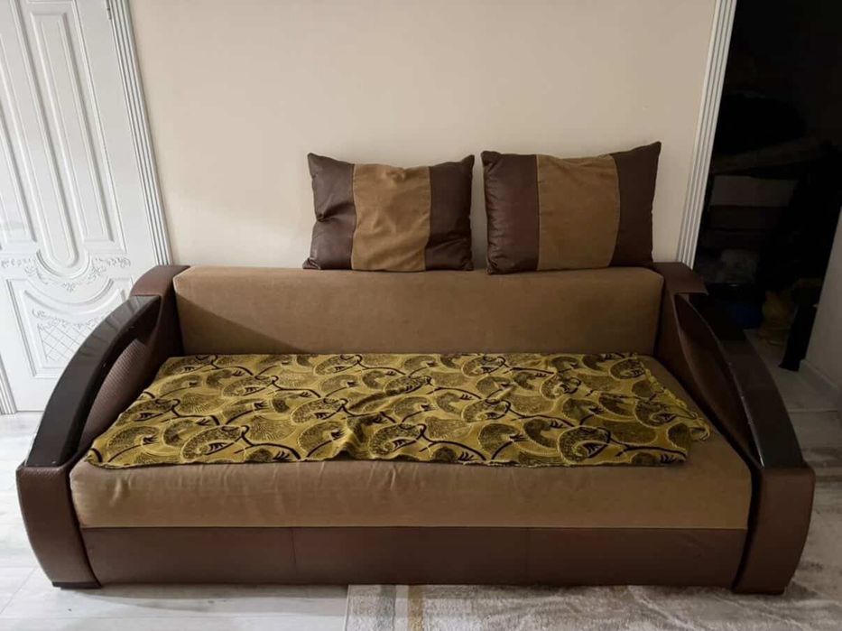 продается Диван с двумя креслами чистые