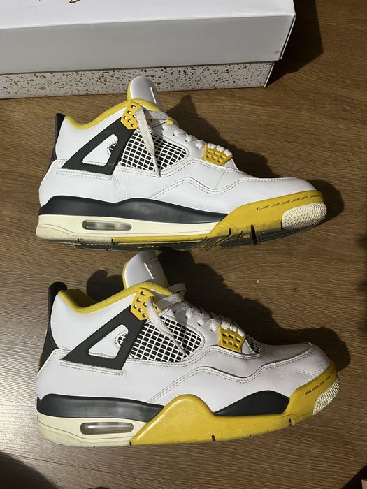 Adidasi jordan 4 vivid sulfur