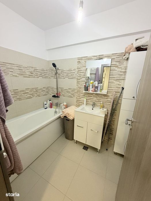 Decomandat, balcon închis, lift, mobilat/utilat,loc parcare