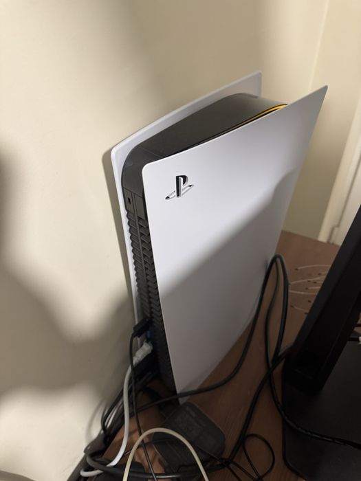 PlayStation 5 с дисково устройство - със 1 джойстик!