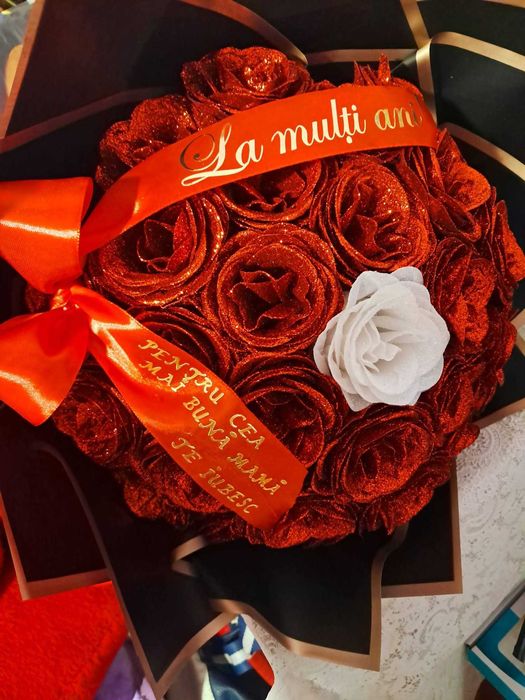 Buchete din trsndafiri de sapun si cu sclipici