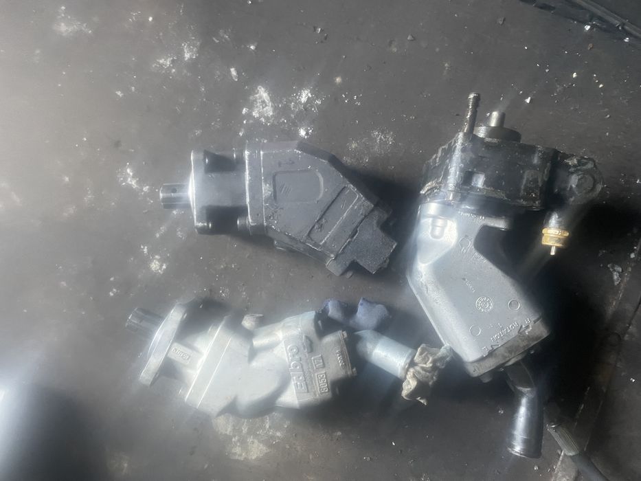 Pompe de basculare  tip banana