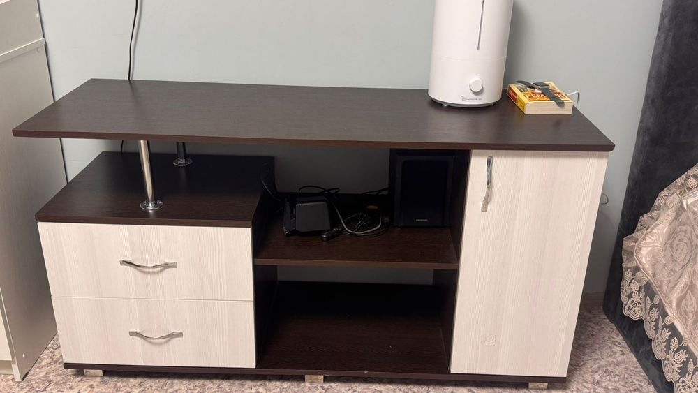 Продам тумбу под телевизор