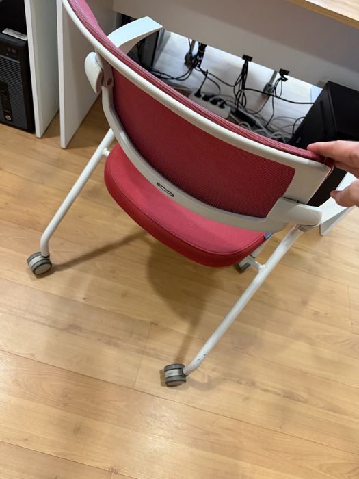 Офисные стулья в хорошем состоянии