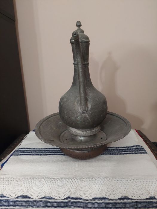 Продавам турси османкси ибрик със легeнче  ръчно кован уникален