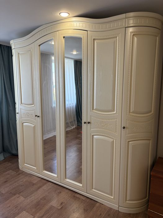 Продам шкаф шести дверний