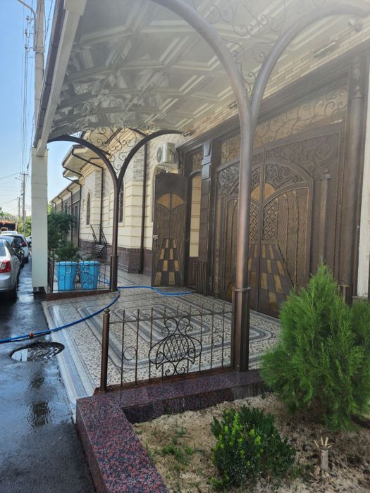 Продаётся дом на истерохат 7,7 сотих, 8 комнот 4 санузел