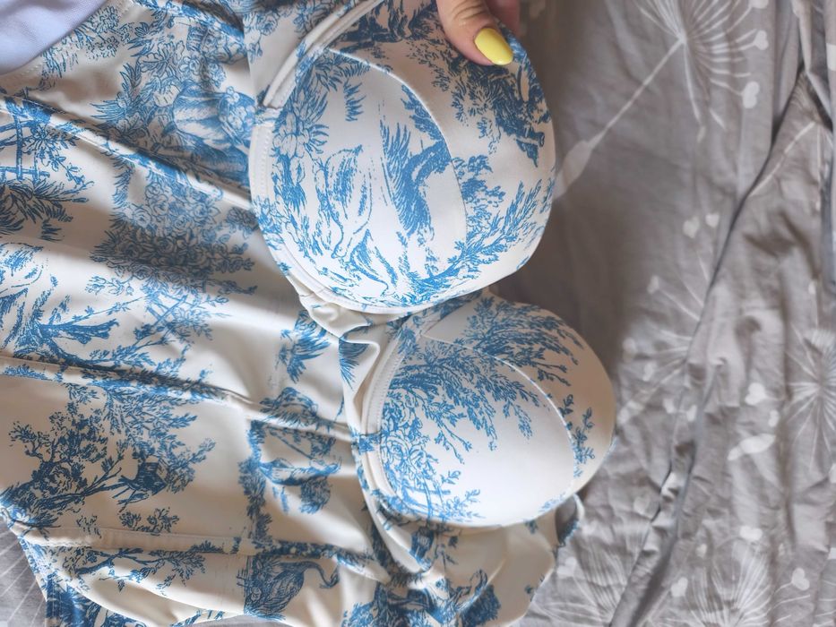 Бански хххл оформящ талията с твърди чашки