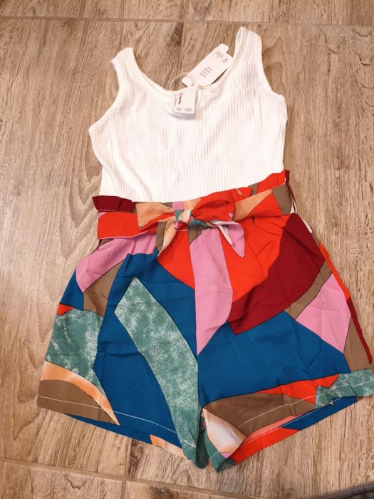 compleu întreg fetițe 4-5 ani nou