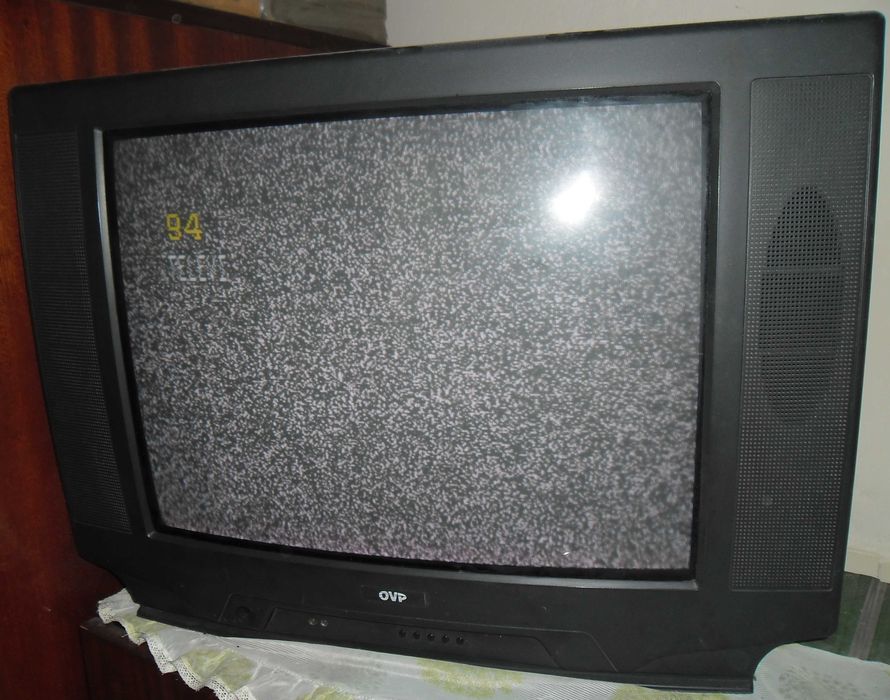 Vând 3 televizoare cu tub catodic