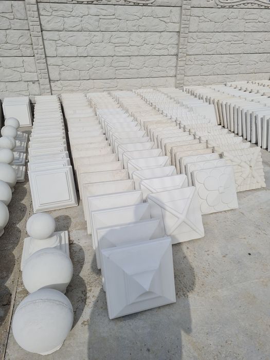 Capace/palarii/varfuri pt stâlpii de gard și coame-intervale fundatie