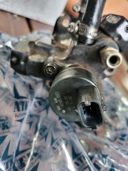 Injectoare bmw e46 2.0d+pompa inalta presiune