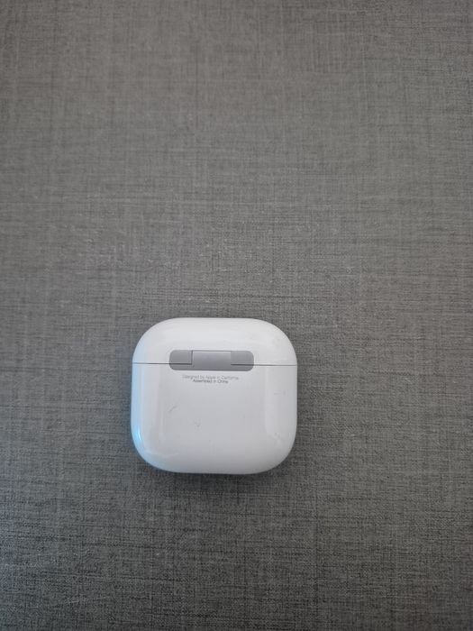 Vând Airpods gen 4